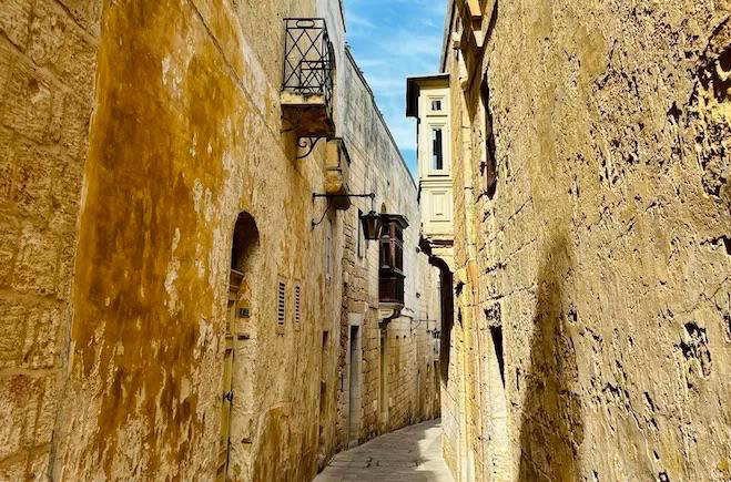 You are currently viewing Ħatriet pubbliċi bil-favuri